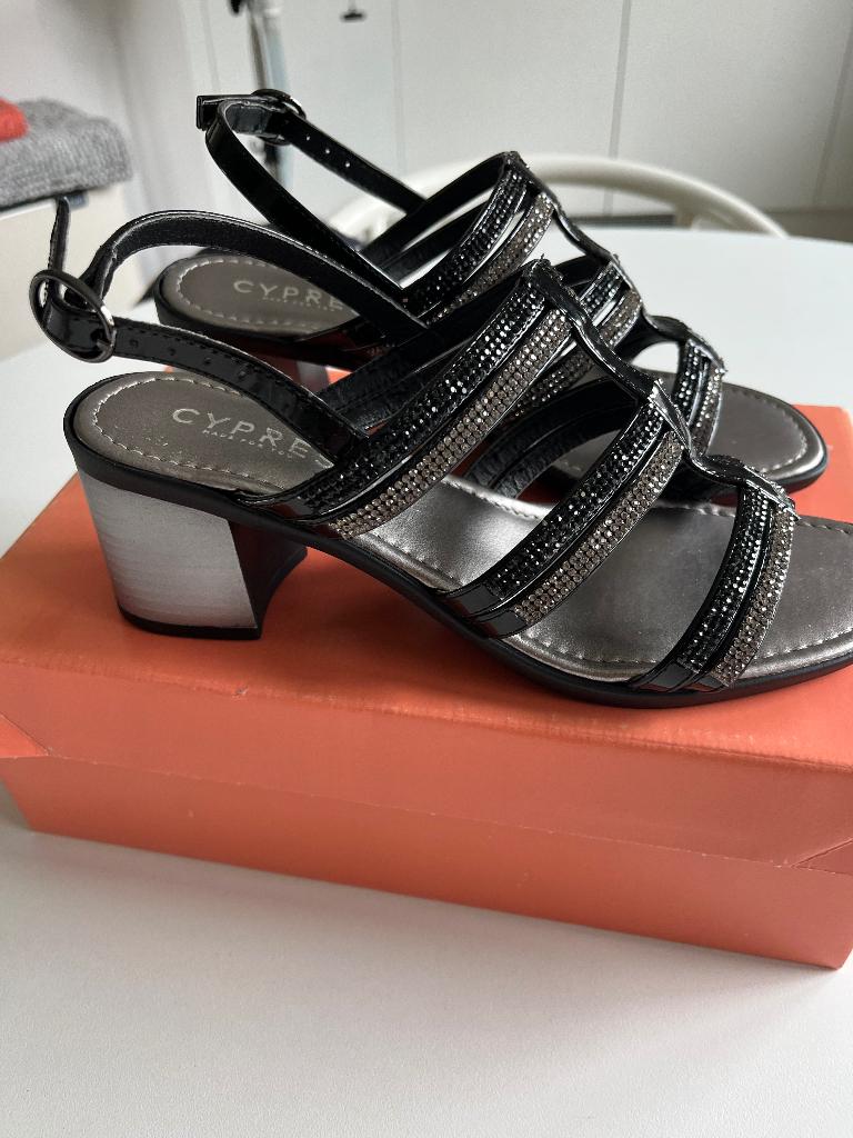 Nieuwe schoenen maat 37 merk Cypres, Zwart, Cypres, Nieuw, Sandalen of Muiltjes