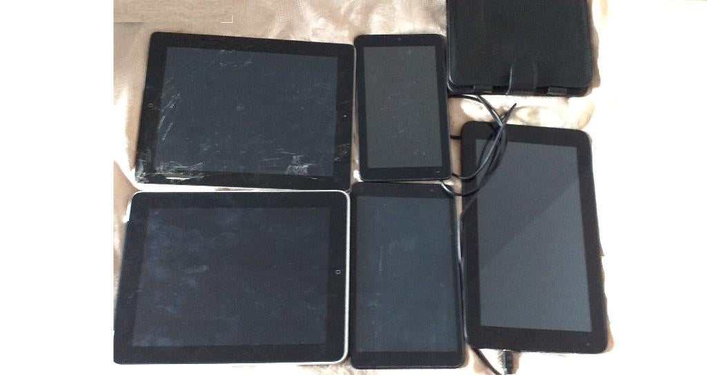 Lot 5 tablette en panne + cable, Envoi, Apple