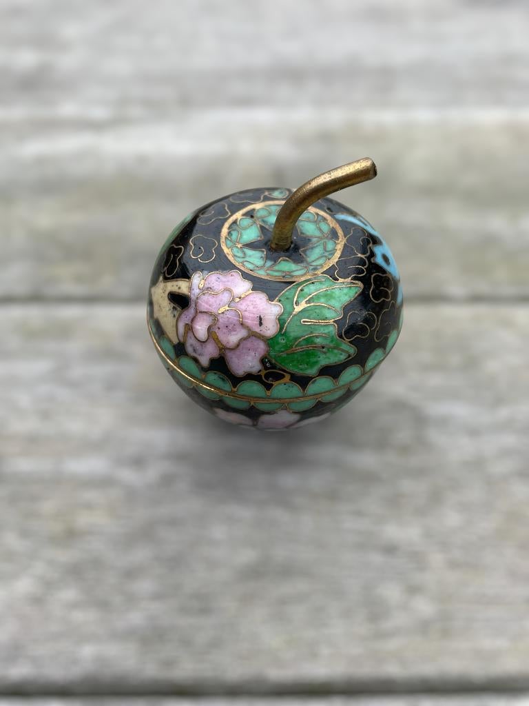 Petite boîte pomme en émaux cloisonnés Noir Objet asiatique, Antiquités & Art, Enlèvement ou Envoi
