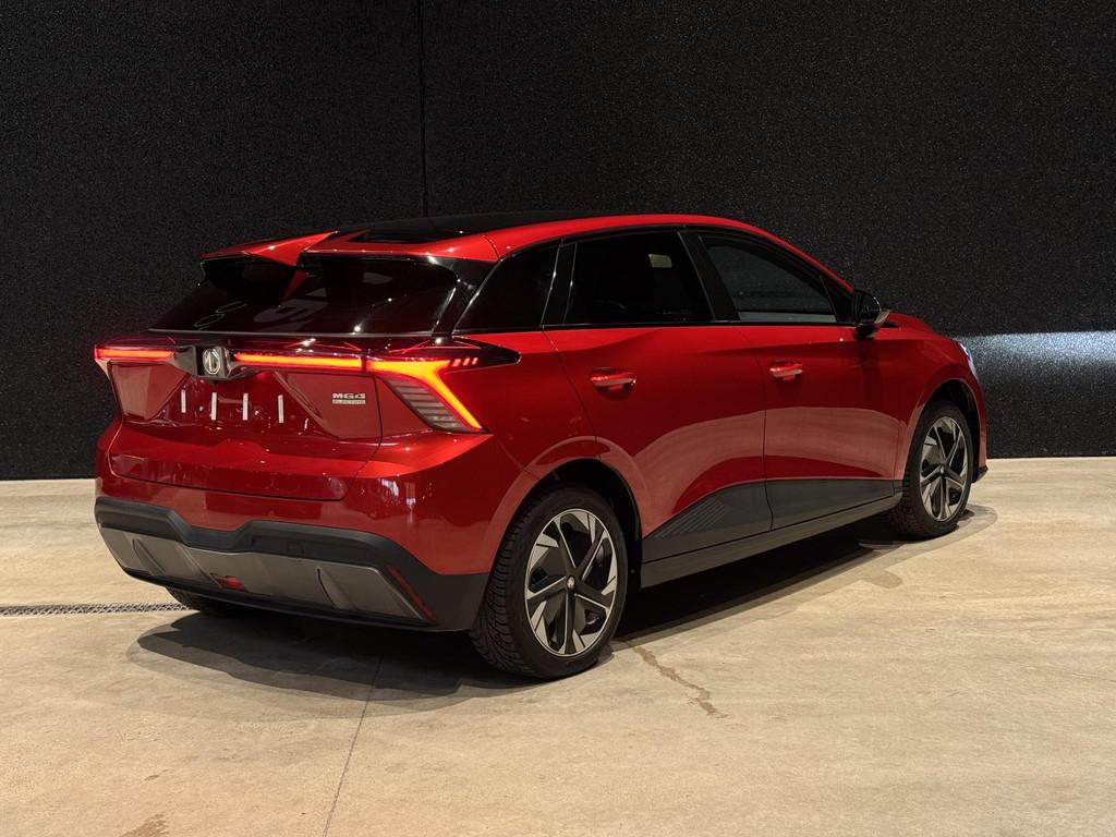 MG MG4 64 kWh Luxury (automatique), Autos, Rouge, Achat, 5 portes, 5 places