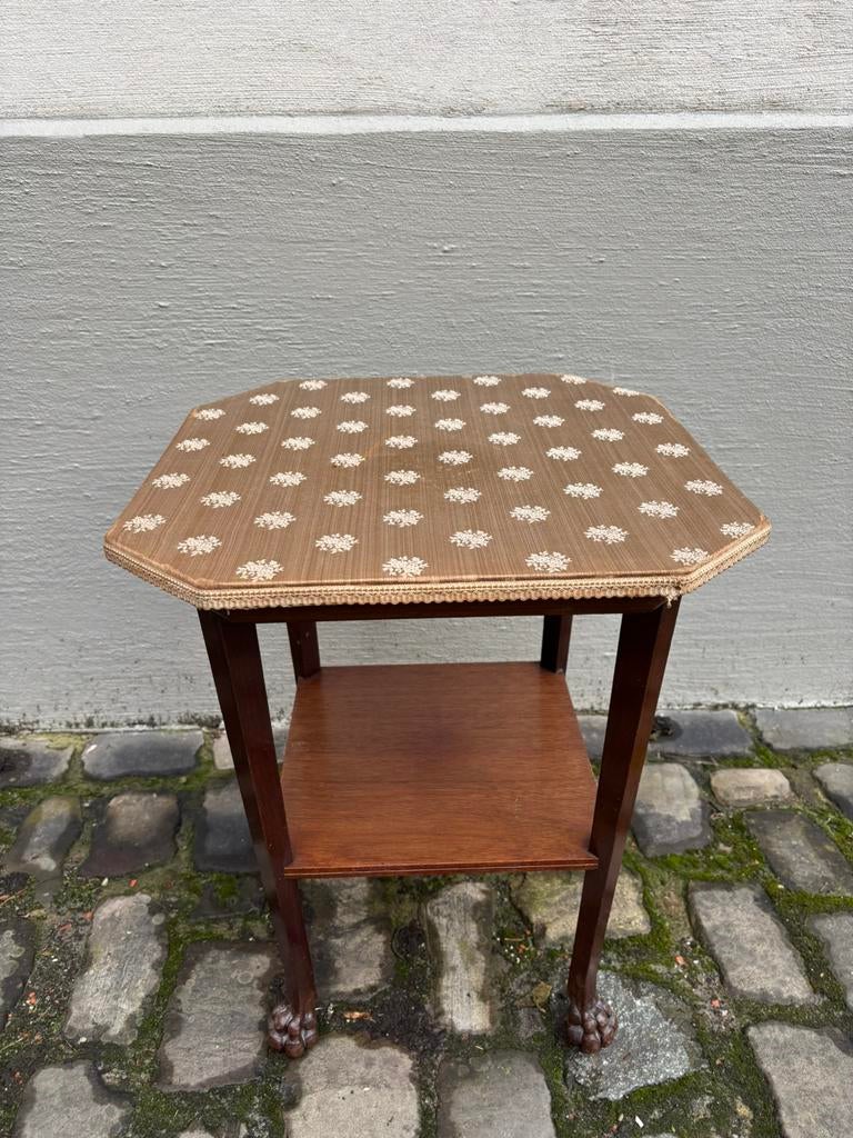 Oud bijzettafeltje met leeuwenpoten, Ophalen of Verzenden