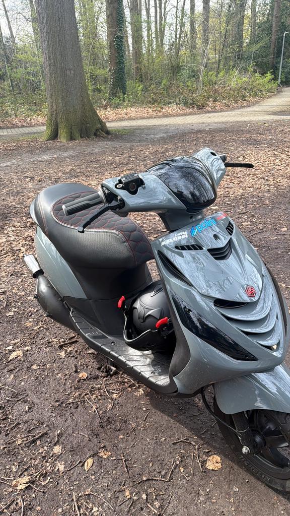 Zicht op hoeveel ik ervoor kan krijgen!!, Vélos & Vélomoteurs, Scooters | Piaggio, Zip, Comme neuf, Classe B (45 km/h), Enlèvement