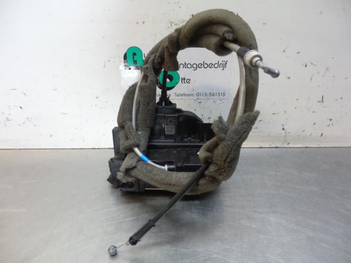 Serrure portière mécanique 2portes droite d'un Nissan NV20, -, Utilisé, -, Nissan