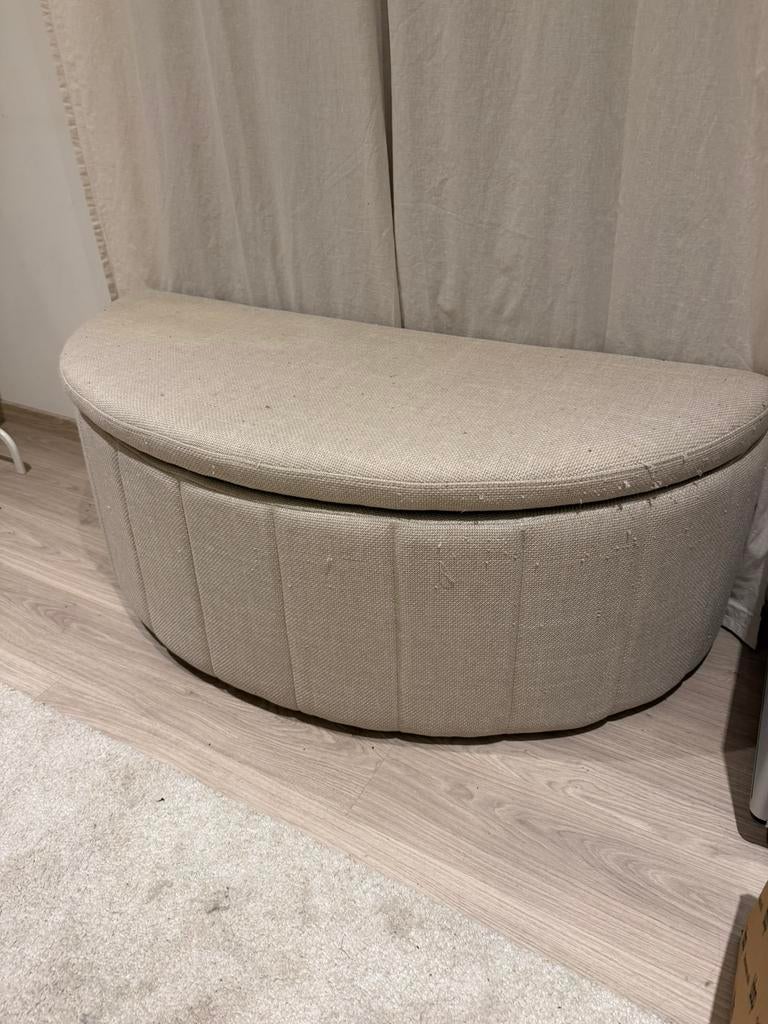 Poef Jysk met opberg ruimte, Enlèvement, Comme neuf