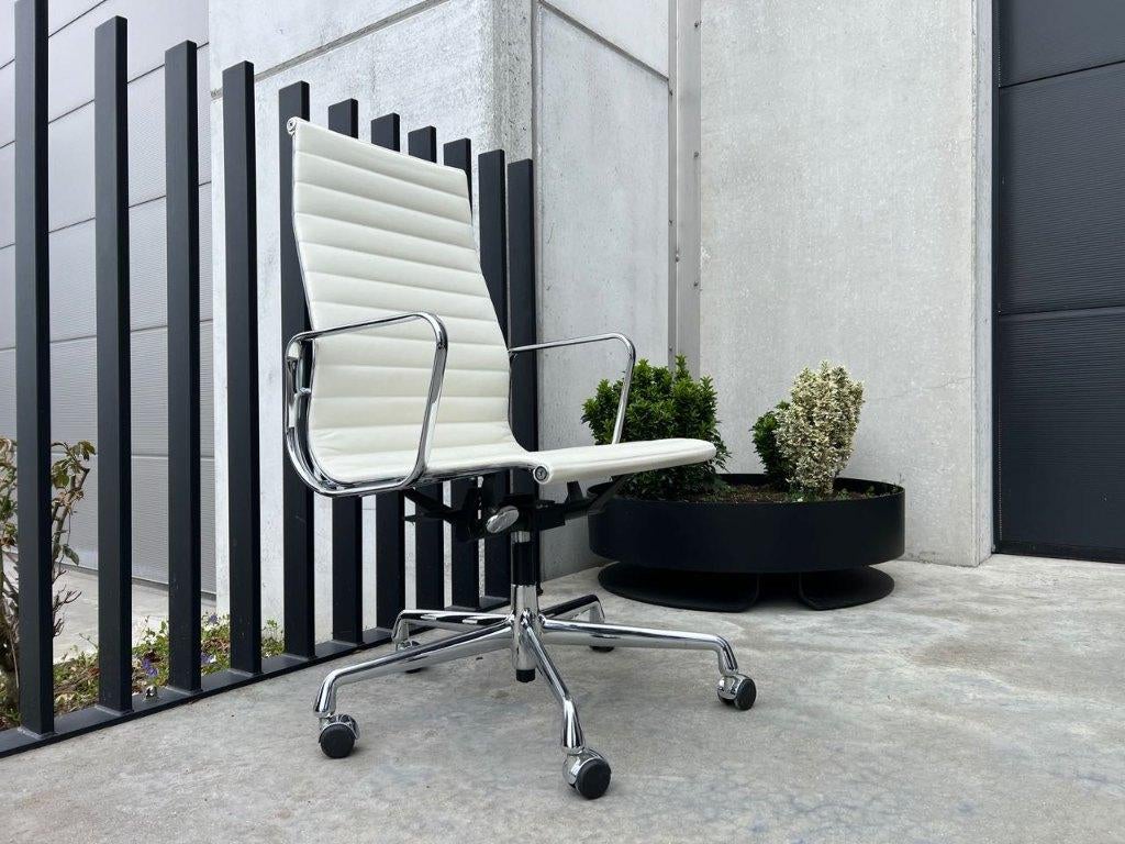 Fauteuils de bureau en cuir blanc Vitra Eames EA119,  6x, Envoi, Ergonomique, Comme neuf, Blanc