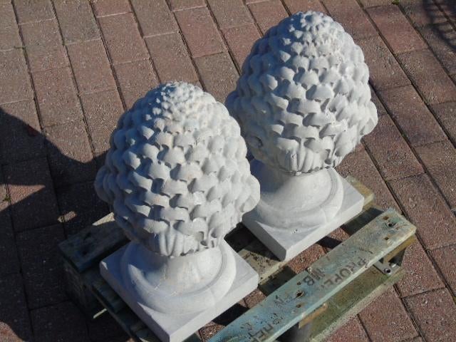 pomme de pin , tête de colonne en pierre bleu , la paire !, Jardin & Terrasse, Enlèvement, Neuf