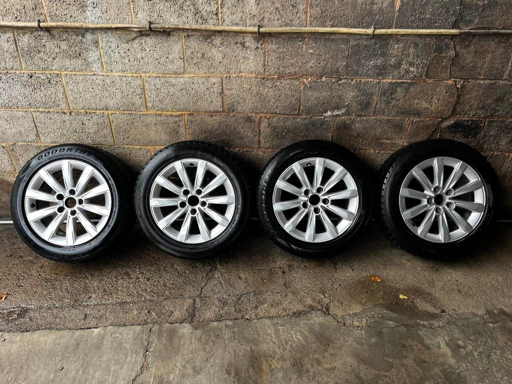 Jantes avec pneus kit hiver audi 205/55/16, Autos : Pièces & Accessoires, Pneus et Jantes, 4 Saisons, 16 pouces, 205 mm