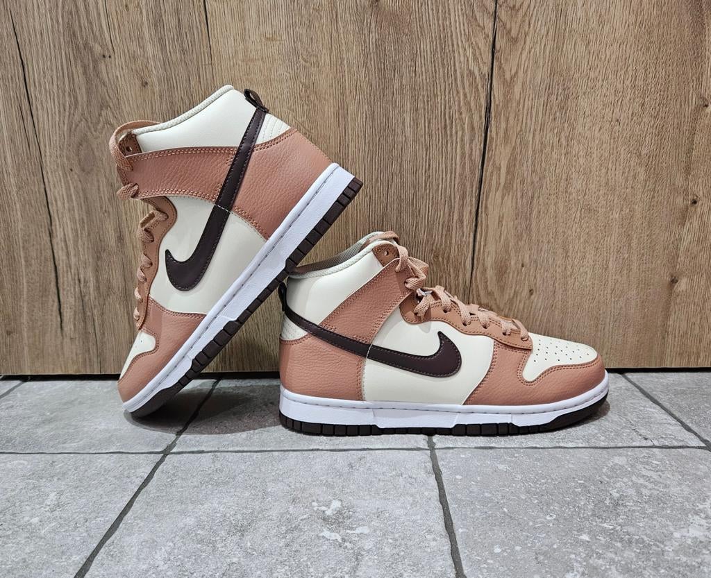 Nike Dunk High Dusted Clay 41, Neuf, Enlèvement ou Envoi, Beige, Sneakers et Baskets