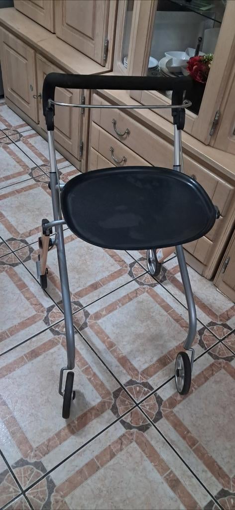 TRUST rollator/ rollator in zeer goede staat met dienblad, Diversen, Ophalen, Opvouwbaar, Zo goed als nieuw