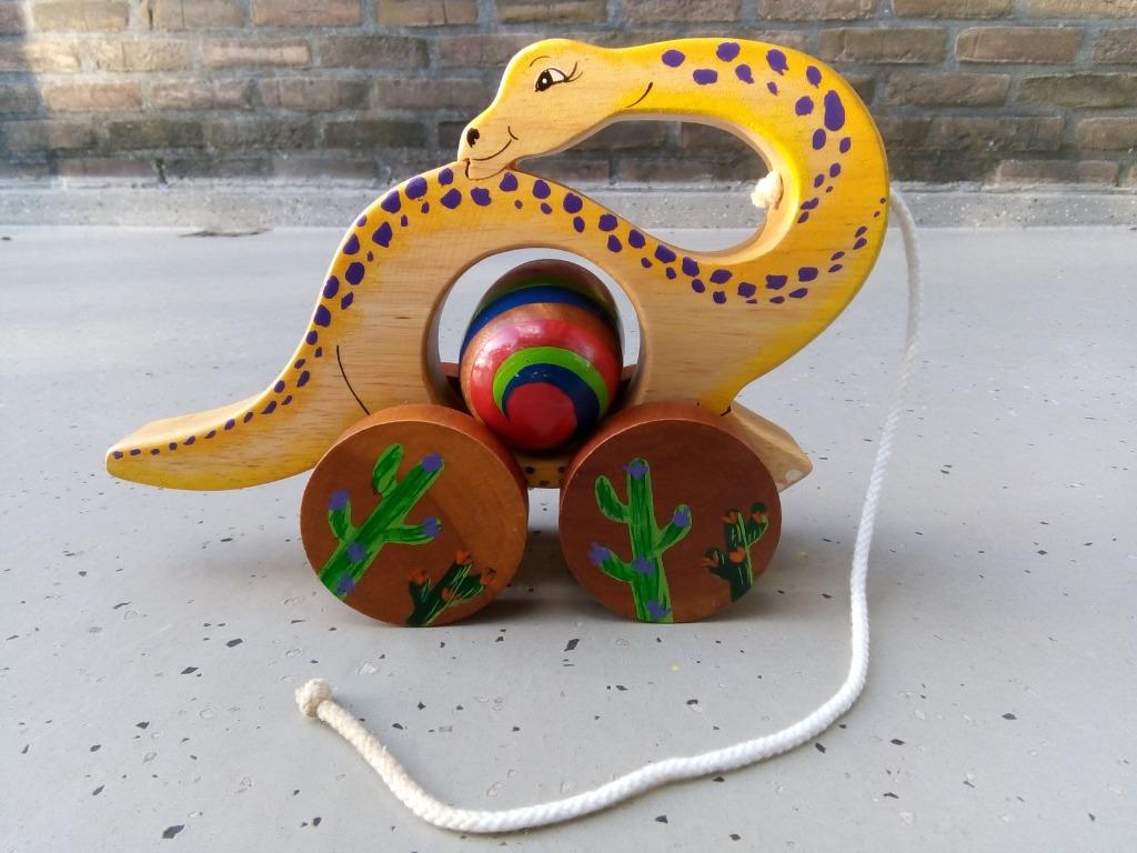 Houten dinosaurus met ei, Ophalen, Zo goed als nieuw, Duw- of Trekspeelgoed