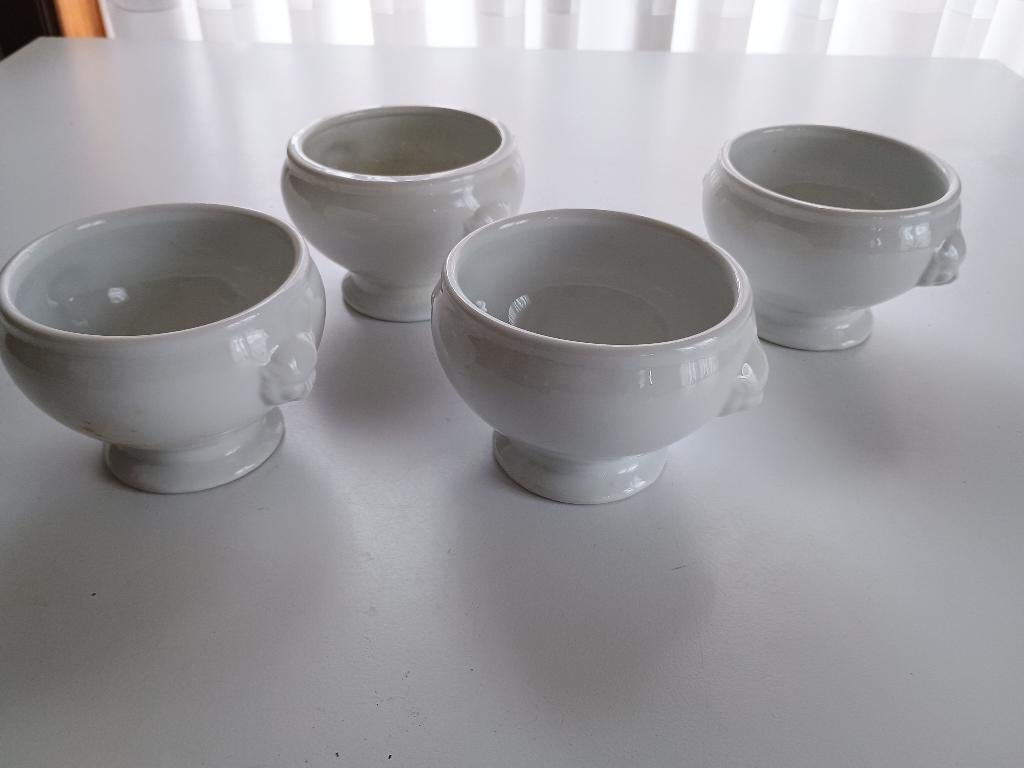 Kom soepkom leeuwenkopje porselein  - 4 stuks 5 €, Huis en Inrichting, Keuken | Servies, Porselein, Ophalen of Verzenden