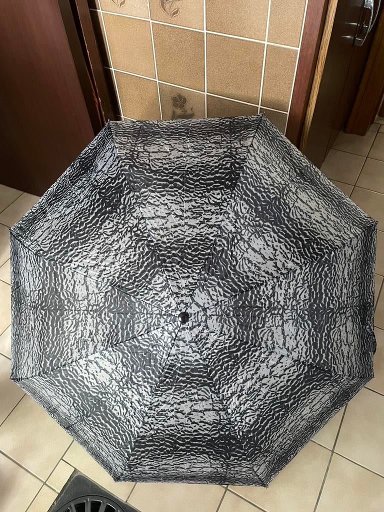 Parapluie, Enlèvement, Neuf