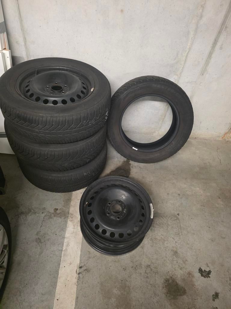 4 pneus neige sur jantes avec capteur de pression, Autos : Pièces & Accessoires, Pneus & Jantes, Enlèvement, Pneu(s)