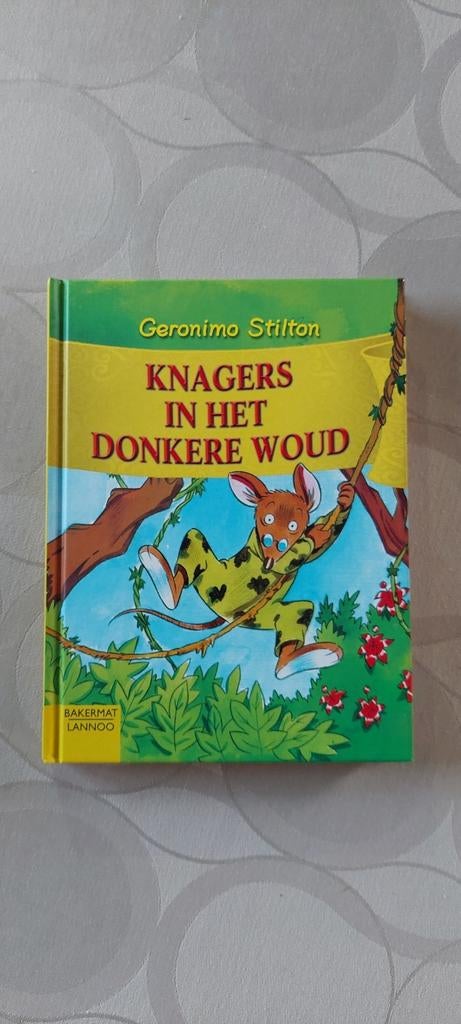 Geronimo Stilton - Knagers in het Donkere Woud, Boeken, Ophalen of Verzenden, Zo goed als nieuw, Geronimo Stilton