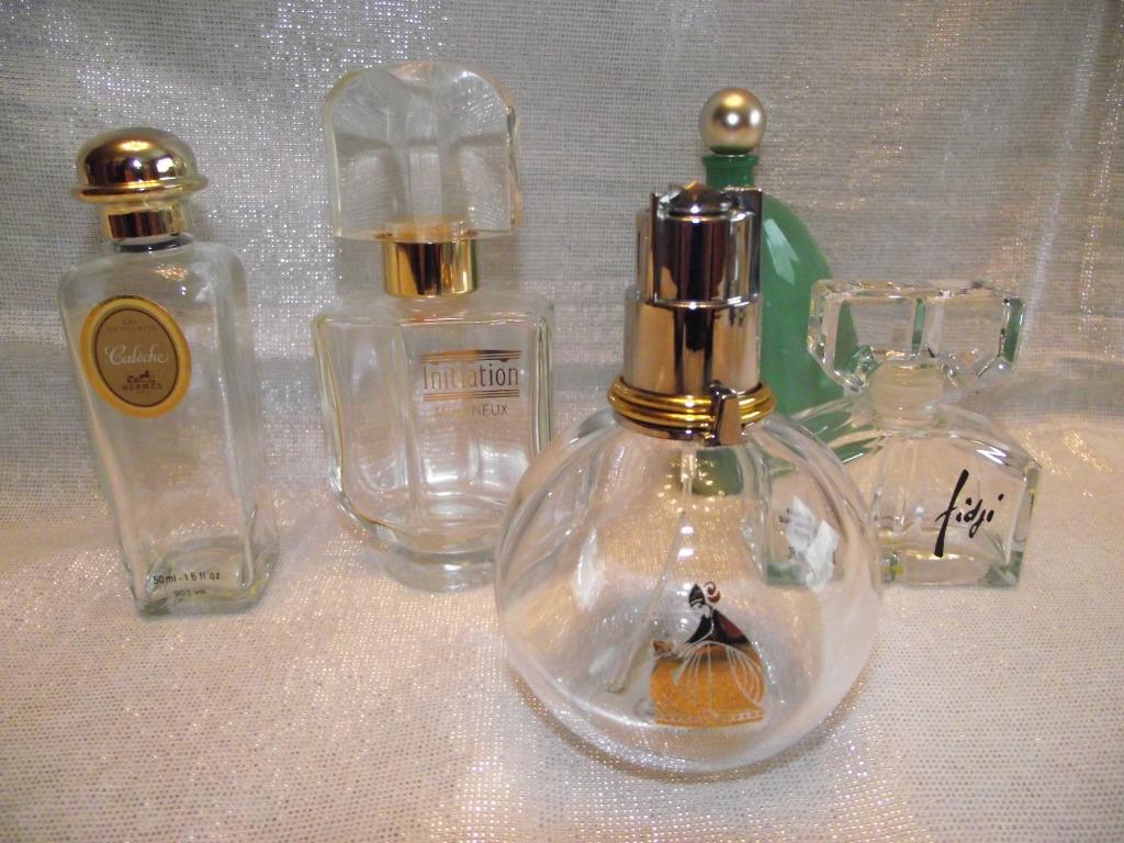 Anciens flacons vides ; bouchon en verre Fidji 28 ml, Collections, Parfums, Utilisé, Enlèvement ou Envoi