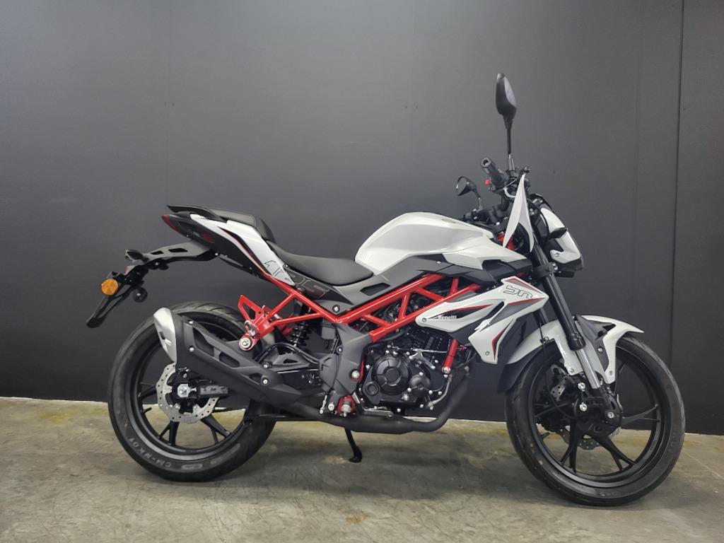 Benelli BN 125 (A1,B-rijbewijs) (5j garantie, 1j Assistance) - foto 3