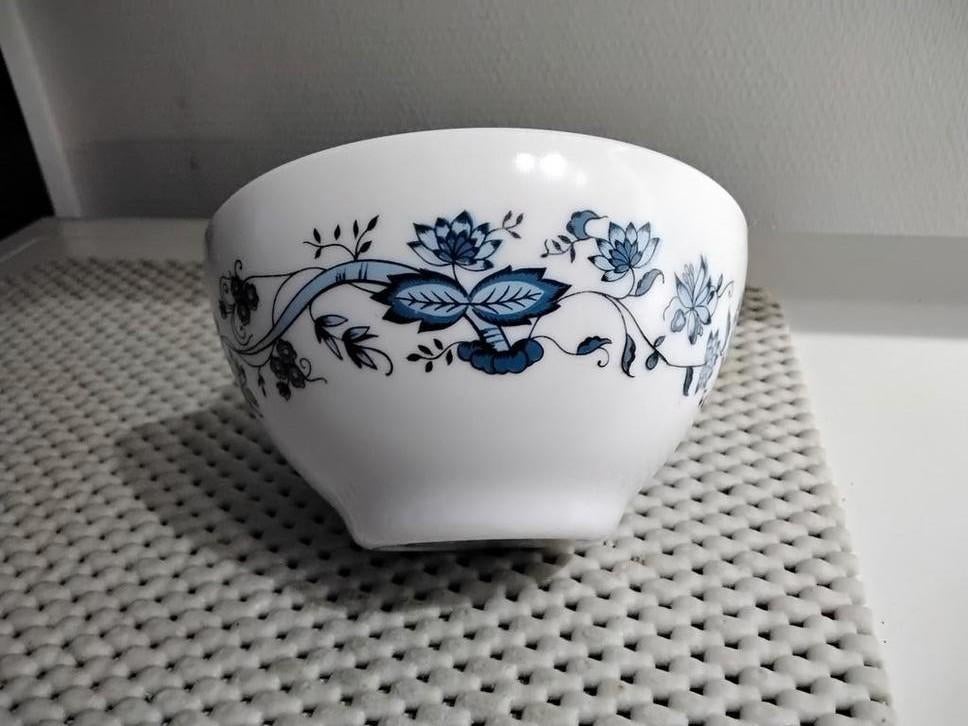 Grand Bol Arcopal décor Aster fleurs bleues h 7cm, Antiquités & Art, Enlèvement ou Envoi