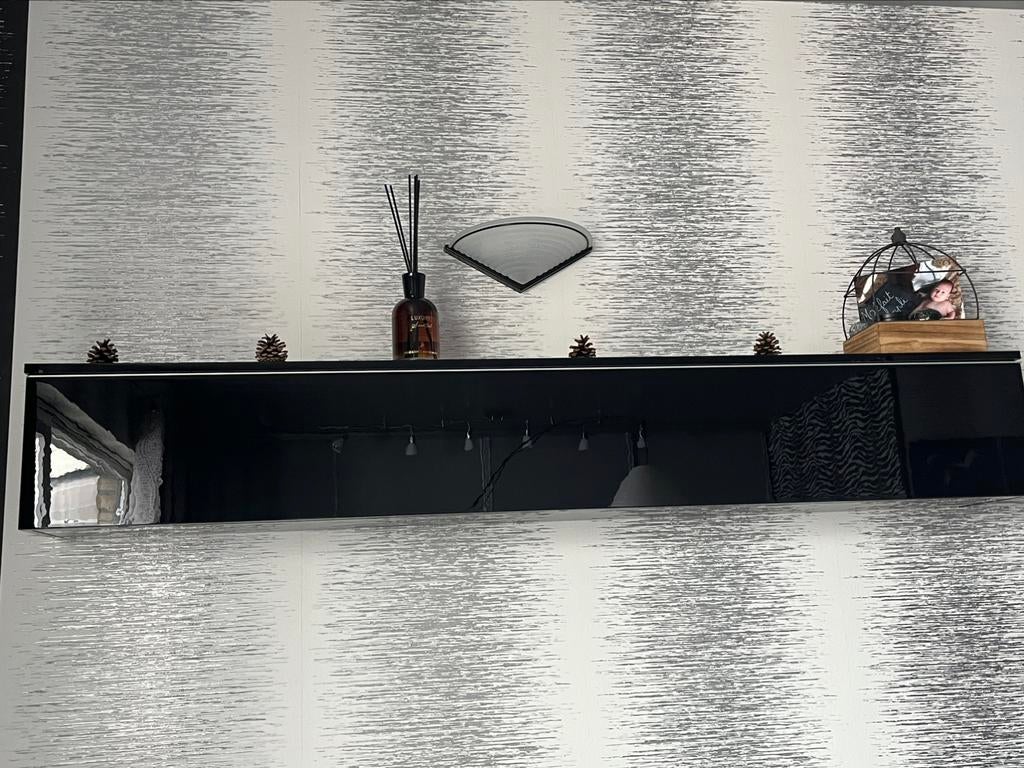 Meuble suspendu, Enlèvement, Comme neuf