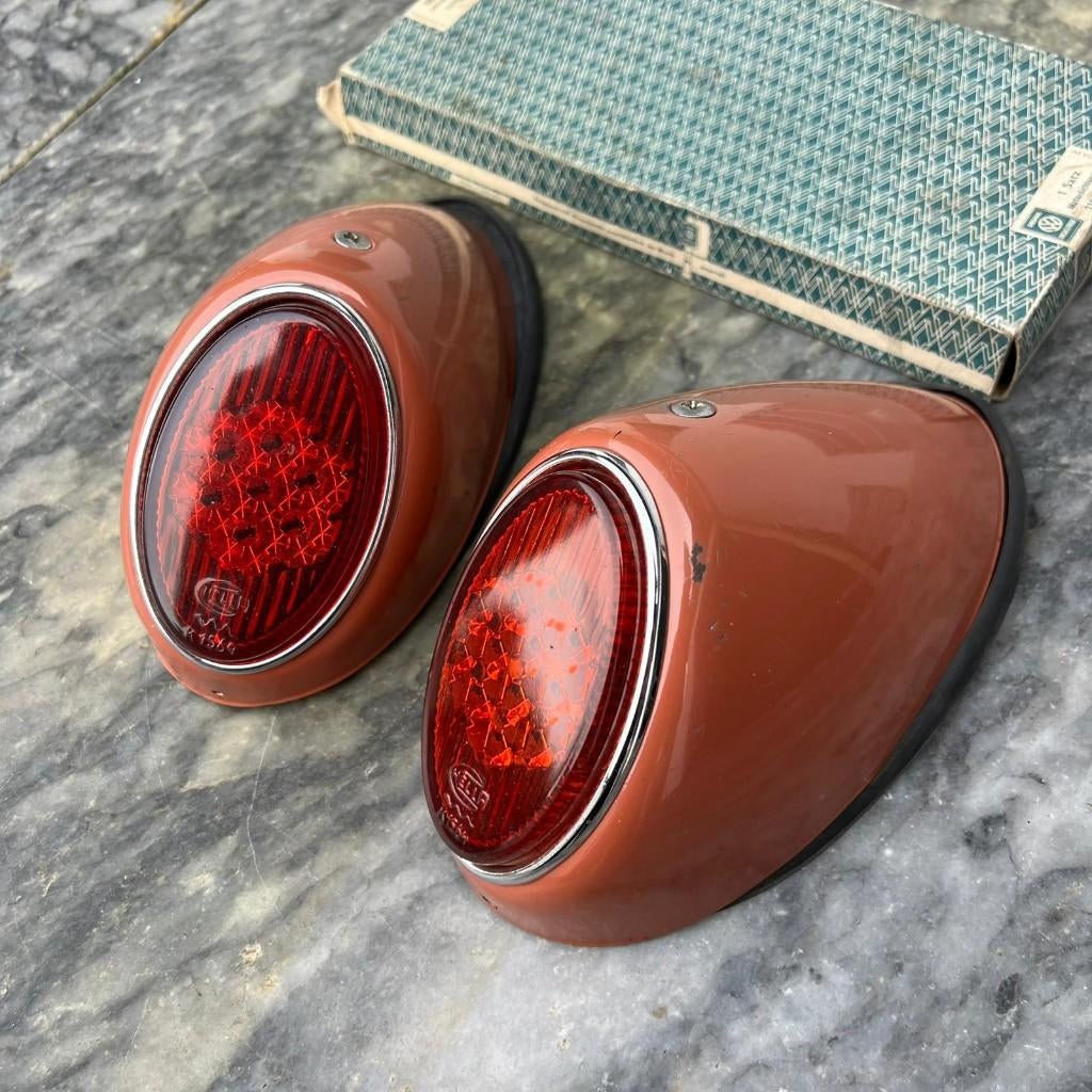 Achterlichtenset VW Kever 56-61 koraalrood L531 Hella Ovaal, Enlèvement ou Envoi, Utilisé