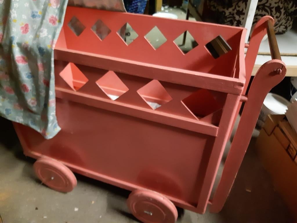 Ancien berceau de poupée 1930 - bois, Enfants & Bébés, Jouets | Poupées, Enlèvement