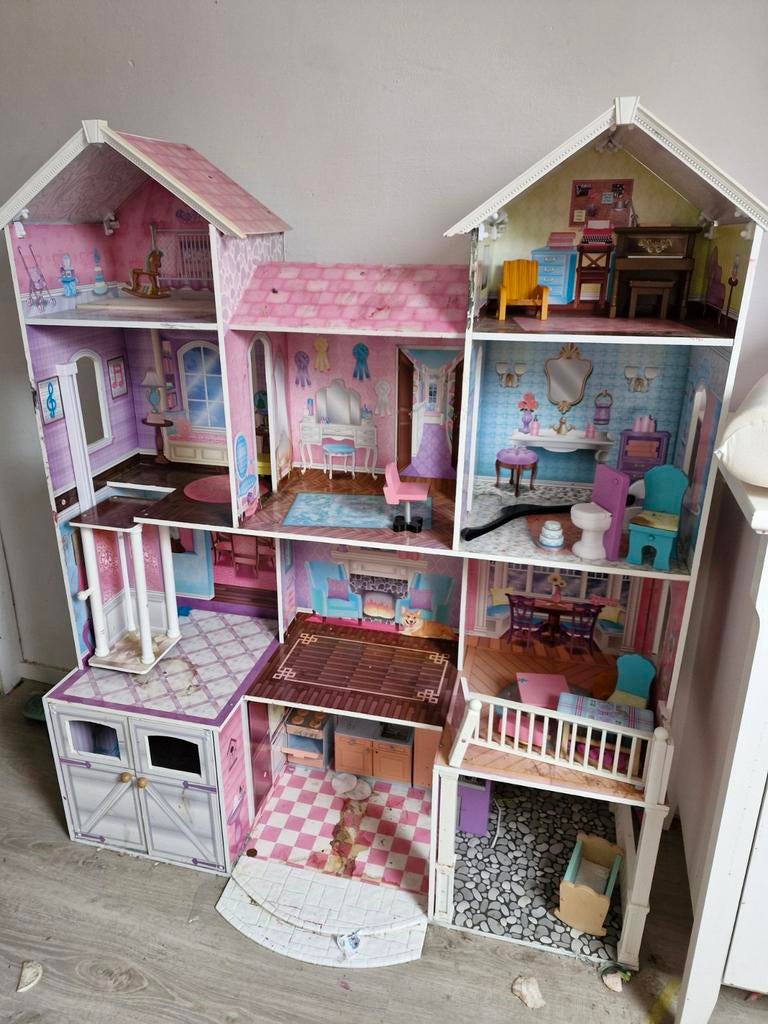 Barbiehuis poppenhuis mega groot incl meubels, Enfants & Bébés, Jouets | Maisons de poupées, Maison de poupées, Enlèvement