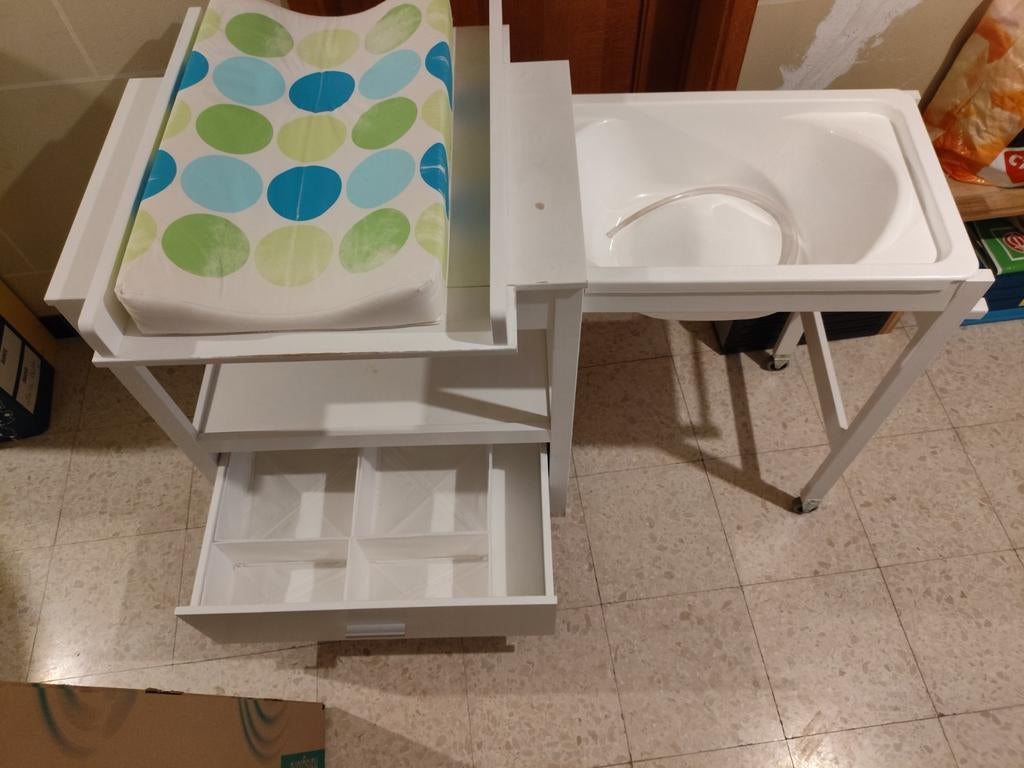 Verschoontafel met schuif en bad, Ophalen