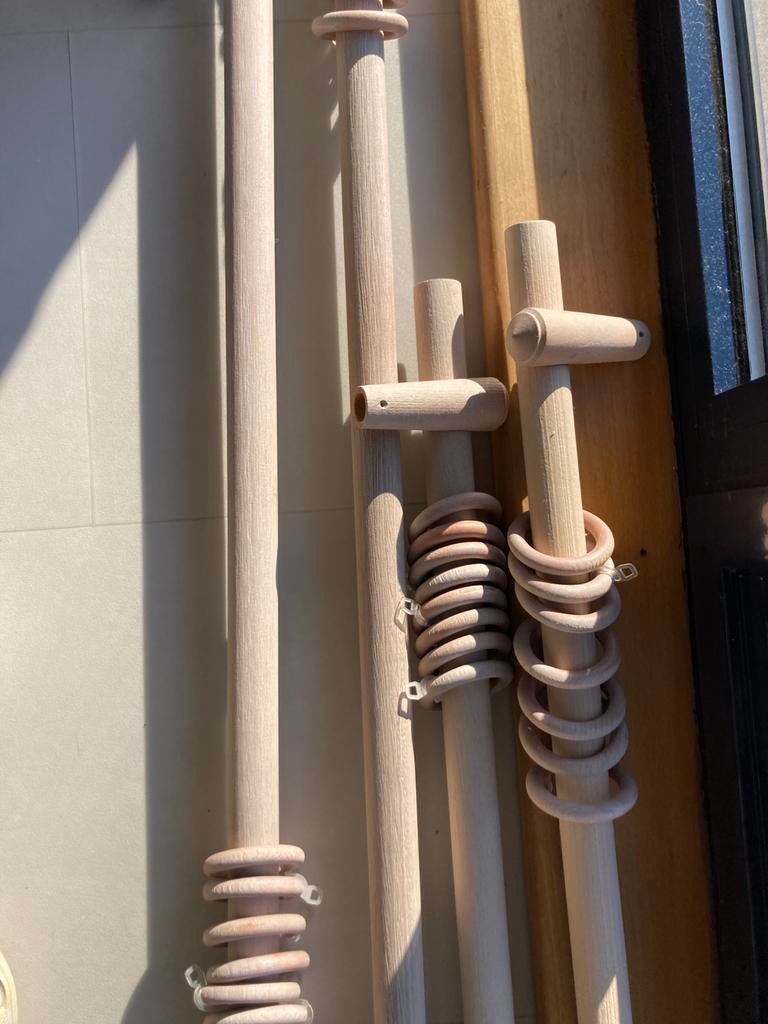 Beukenhout gezandstraald gordijn roede, Huis en Inrichting, Stoffering | Gordijnen en Lamellen, Ophalen, Zo goed als nieuw, Beige