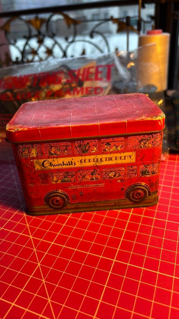 Boite metal bus anglais churchill’s, Enlèvement ou Envoi, Utilisé, Biscuits, Autres marques