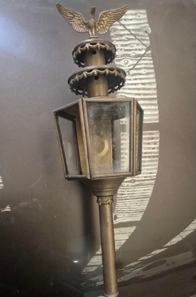 grande lanterne de carrosse ancienne en laiton avec un aigle