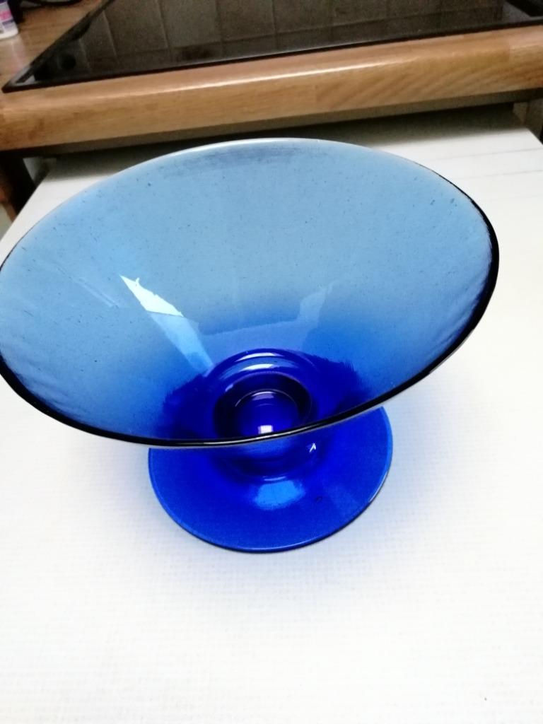 Blauwe glazen schaal op voet (Nieuw), in Mortsel, Maison & Meubles, Accessoires pour la Maison | Plataux & Paniers, Neuf, Balance