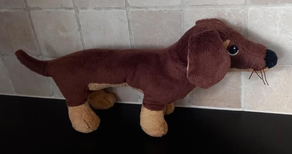 Knuffel teckel - pluche dier - 44 cm lang, Ophalen of Verzenden, Zo goed als nieuw