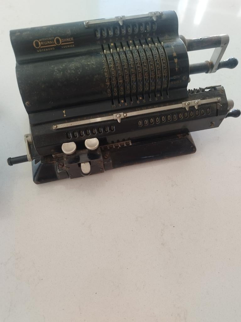 Set van 2 vintage rekenmachines, Antiek en Kunst, Antiek | Kantoor en Zakelijk