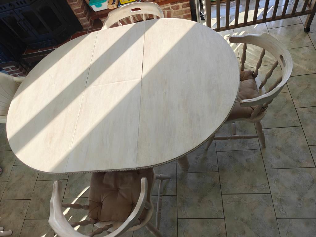 Table ronde extensible blanche avec 4 chaises, Maison & Meubles, Enlèvement