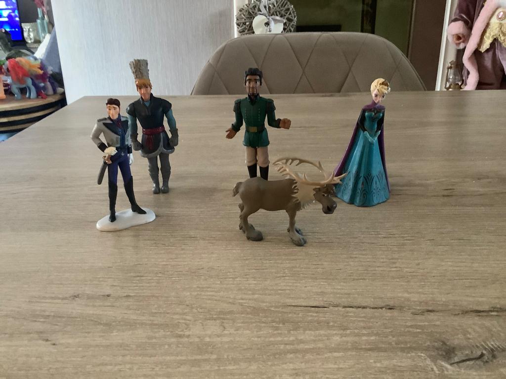 Disney Frozen verschillende characters (6-12 cm), Ophalen of Verzenden, Zo goed als nieuw