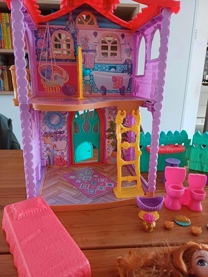 Poppenhuis Enchantimals met 7 poppen en diertjes, Ophalen, Zo goed als nieuw, Poppenhuis