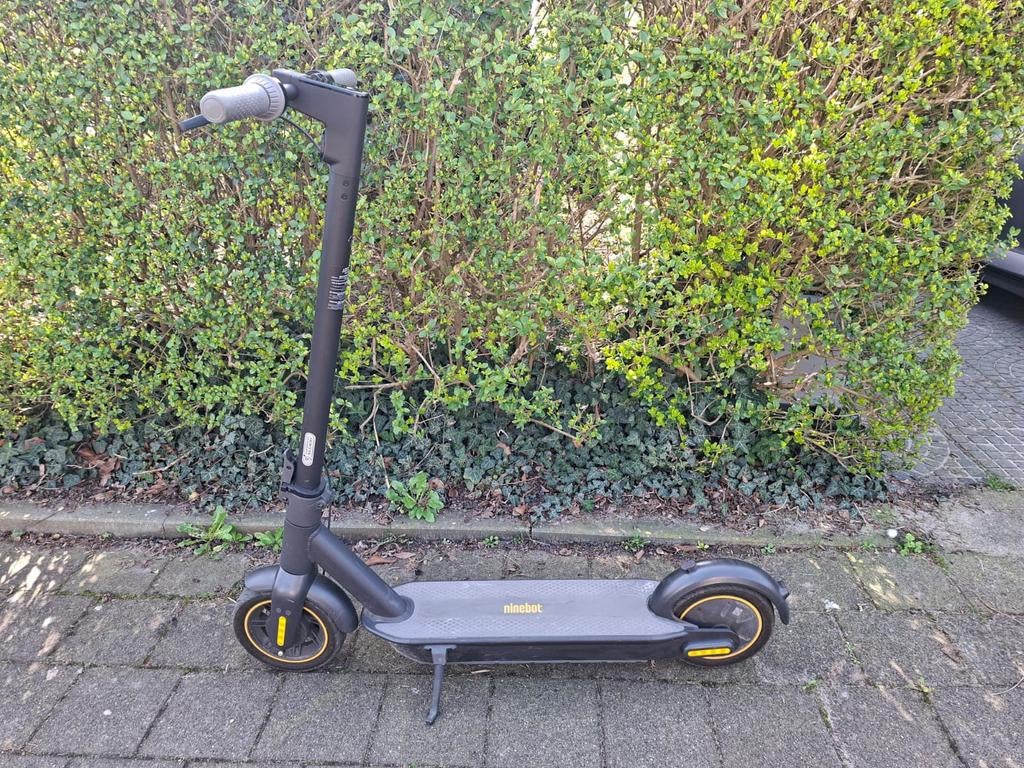 2xSegway Ninebot G30 max (500km en 800km)prijs per stuk, Fietsen en Brommers, Steps, Zo goed als nieuw, Elektrische step (E-scooter)