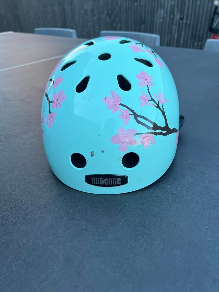 Nutcase fietshelm, Fietsen en Brommers, Fietsaccessoires | Fietshelmen, Ophalen, Zo goed als nieuw, M, Meisje