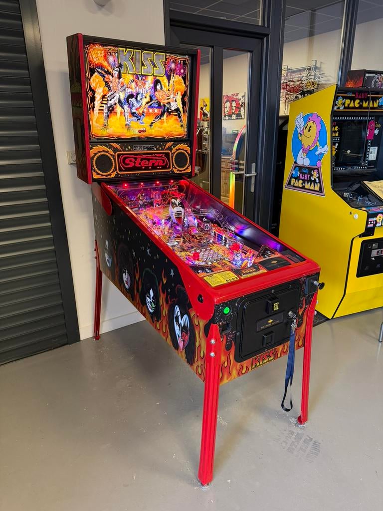 Prachtige flipperkast Stern KISS Limited Edition Pinball, Verzamelen, Automaten | Flipperkasten, Ophalen, Stern, Zo goed als nieuw
