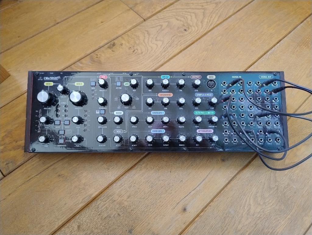 Behringer Neutron, Muziek en Instrumenten, Synthesizers, Ophalen, Zo goed als nieuw, Overige merken, Met midi-aansluiting