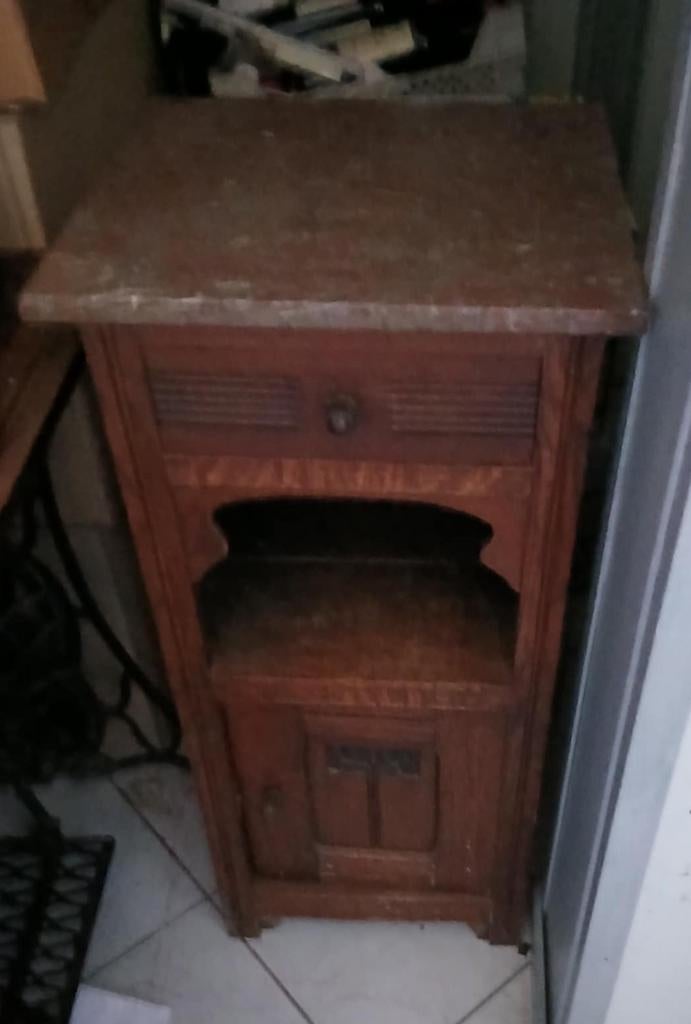 Table de nuit vintage avec plaque en marbre rouge,, Maison & Meubles