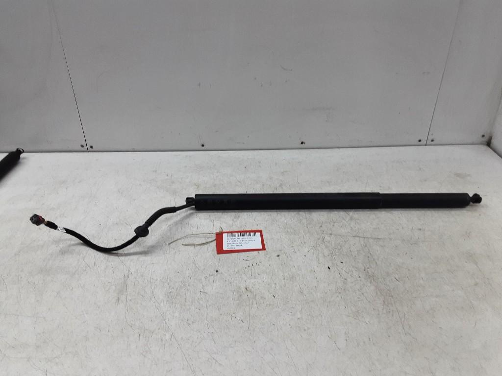 VERIN A GAZ Audi RS 3 Sportback (8YA) (01-2021/-), Mevr. I. Hauben, Audi, Utilisé, Rue de l'Espoir 34 34
4030  GRIVEGNÉE, BE