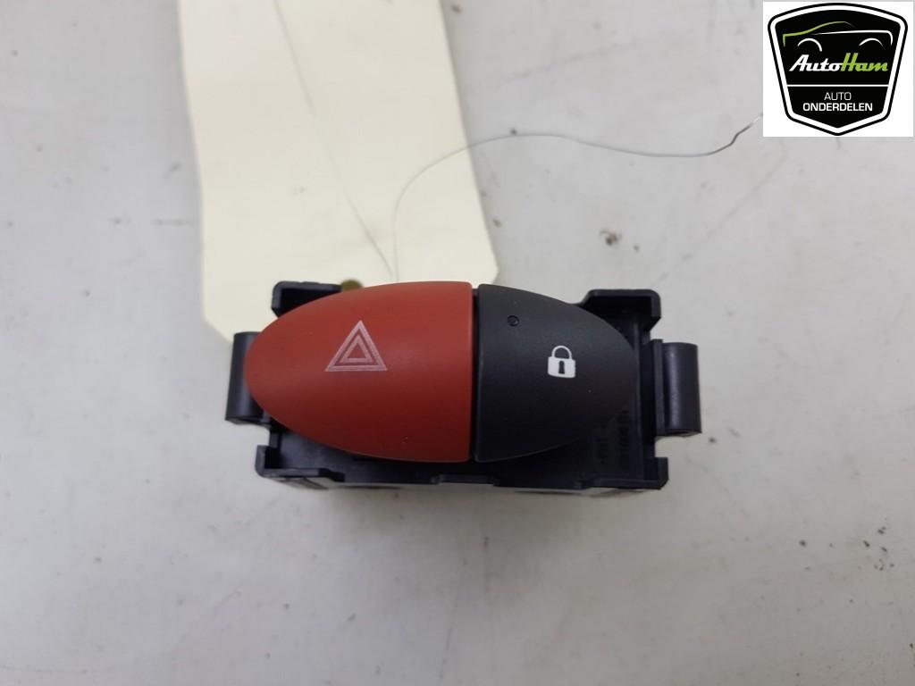 ALARMLICHTEN SCHAKELAAR Renault Twingo II (CN), Gebruikt, Renault