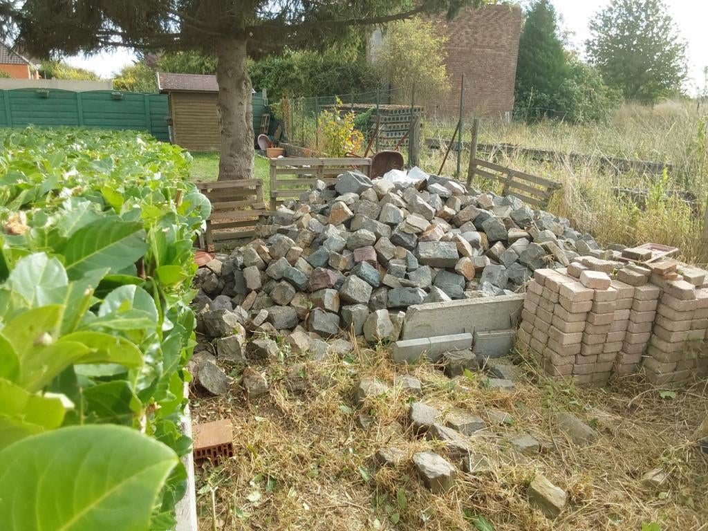 Lot de pavés porphyre gris différentes tailles.
Non utilisés, Enlèvement, Neuf, Autres matériaux, Autres types