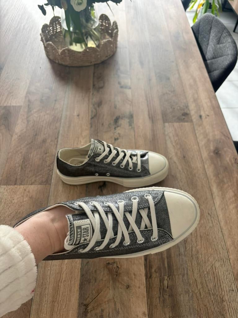 Converses argentées taille 40 neuves, Enlèvement, Comme neuf, Sneakers et Baskets
