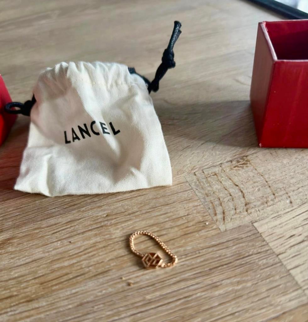 Bague L de Lancel en métal Rose - taille 52 état impeccable, Bijoux, Sacs & Beauté, Bagues, Neuf, Rose, 20 ou plus grands, Enlèvement ou Envoi