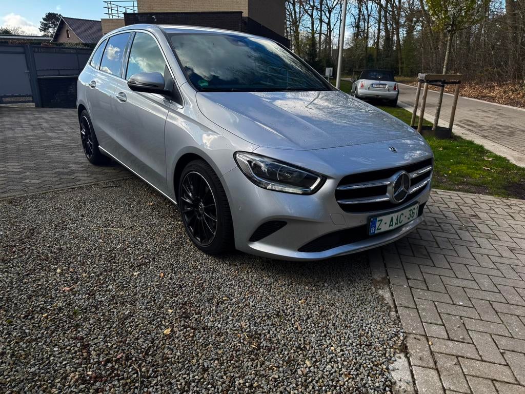Mercedes B 180 benzine automaat, Auto's, Mercedes-Benz, 4 deurs, 4 cilinders, Leder en Stof, Bedrijf