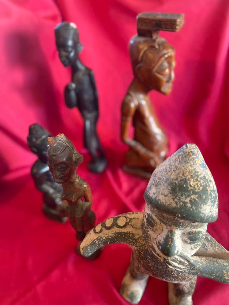 Afrikaanse Beeldjes, Houtsnijwerk, Ophalen of Verzenden, Handgemaakt, 20 - 50 cm