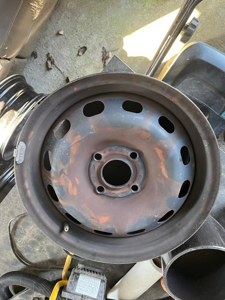 4 stalen velgen 15 inch met ford wieldoppen, Auto-onderdelen, Banden en Velgen, Ophalen, 15 inch, Velg(en)