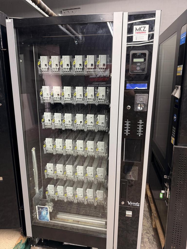 Distributeur de boissons Vendo avec ascenseur et garantie, Collections, Machines | Autre, Enlèvement ou Envoi, Comme neuf