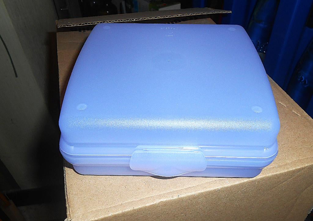 tupperware: boîte carrée de teinte lilas, Enlèvement ou Envoi, Neuf, Bleu, Boîte